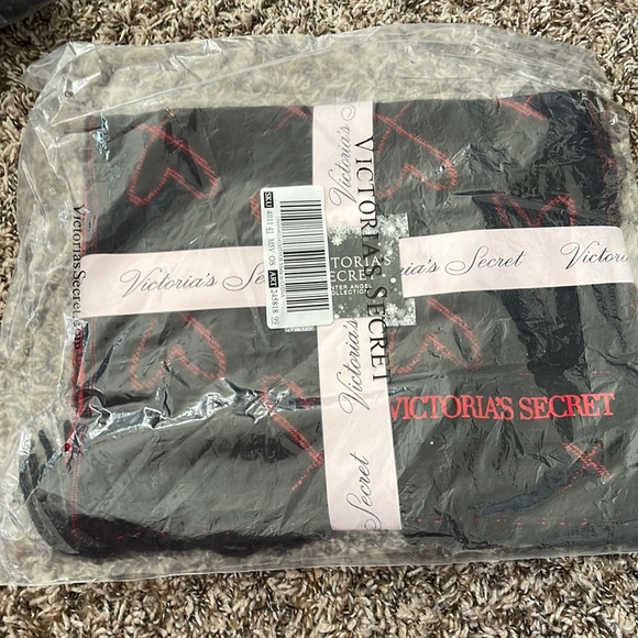 NEW Victorias Secret scarf - Picture 1 of 3